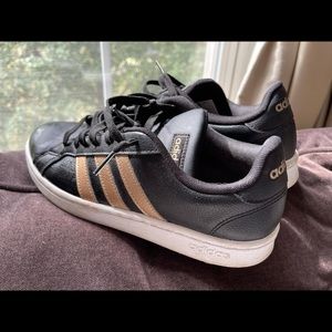Black & Gold Adidas Superstar size 8.5